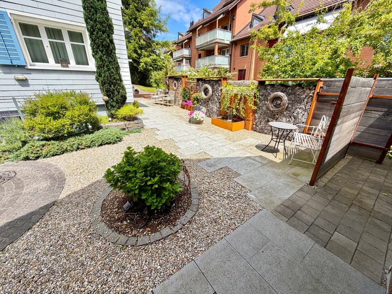 Maison d'angle idyllique et spacieuse de 6,5 pièces avec charme dans un endroit calme (6)