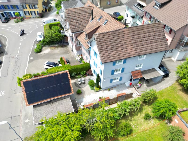 Maison d'angle idyllique et spacieuse de 6,5 pièces avec charme dans un endroit calme (9)