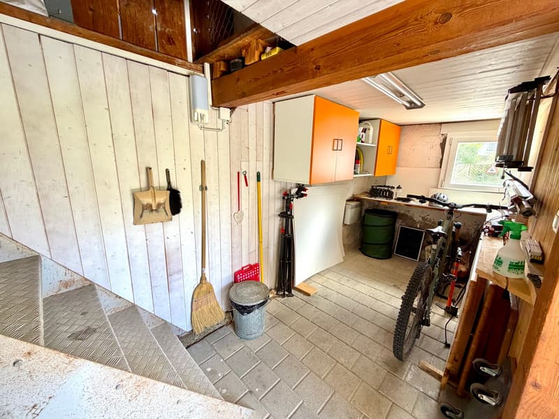 Maison d'angle idyllique et spacieuse de 6,5 pièces avec charme dans un endroit calme (32)