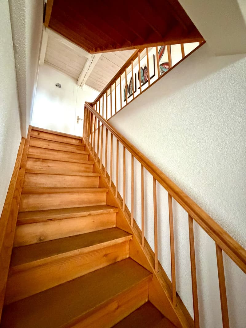Maison d'angle idyllique et spacieuse de 6,5 pièces avec charme dans un endroit calme (20)