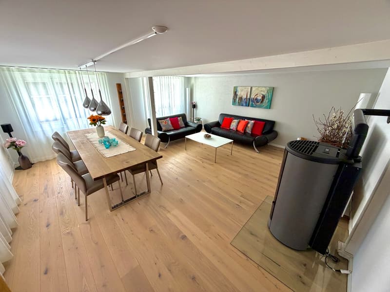 Maison d'angle idyllique et spacieuse de 6,5 pièces avec charme dans un endroit calme (13)