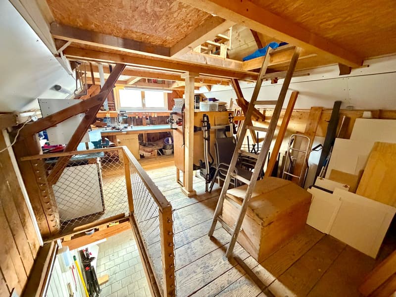 Maison d'angle idyllique et spacieuse de 6,5 pièces avec charme dans un endroit calme (34)