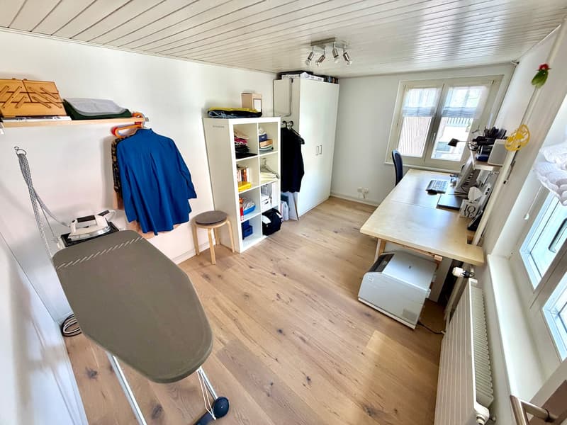 Maison d'angle idyllique et spacieuse de 6,5 pièces avec charme dans un endroit calme (22)