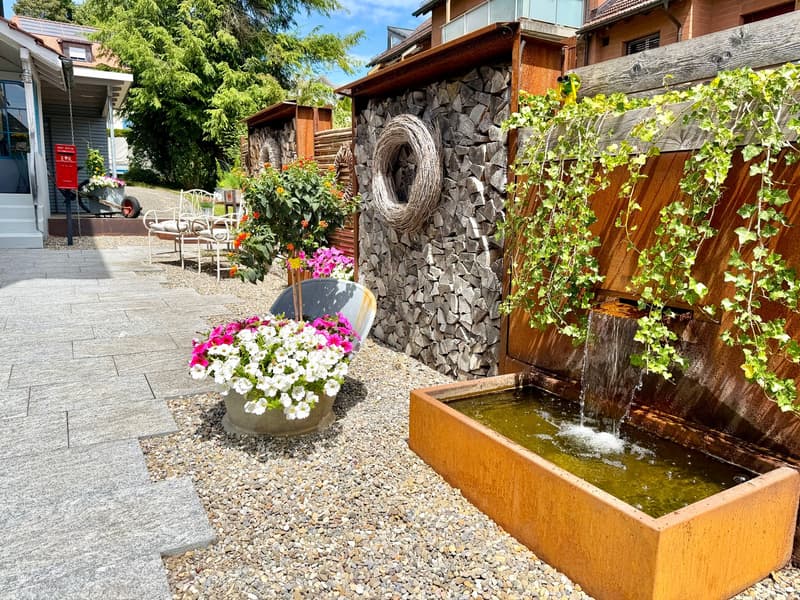 Maison d'angle idyllique et spacieuse de 6,5 pièces avec charme dans un endroit calme (7)