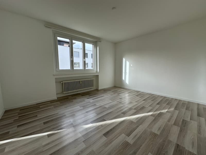 Appartamento moderno 3 locali con balcone soleggiato (4)