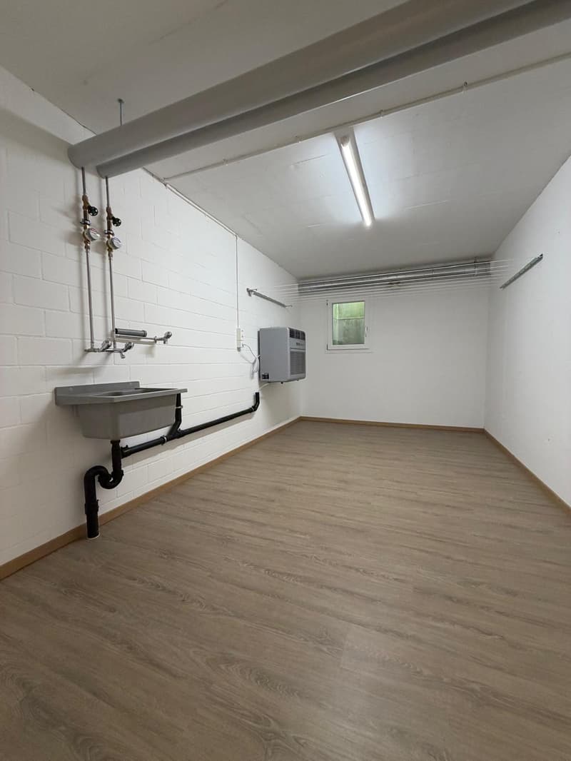 moderne 3.5-Zimmer-Wohnung mit sonnigem Sitzplatz, eigenem Rasenanteil und Waschturm (15)