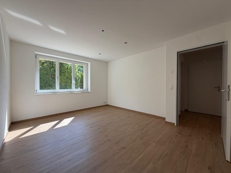 moderne 3.5-Zimmer-Wohnung mit sonnigem Sitzplatz, eigenem Rasenanteil und Waschturm (7)