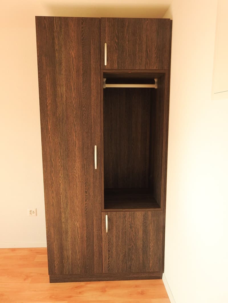 praktischer Einbauschrank im Wohnzimmer