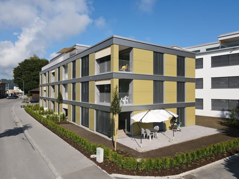 moderne komfortable 3.5-Zimmer-Wohnung mit sonniger Loggia, eigenem Wäschetrockner und Lift (1)