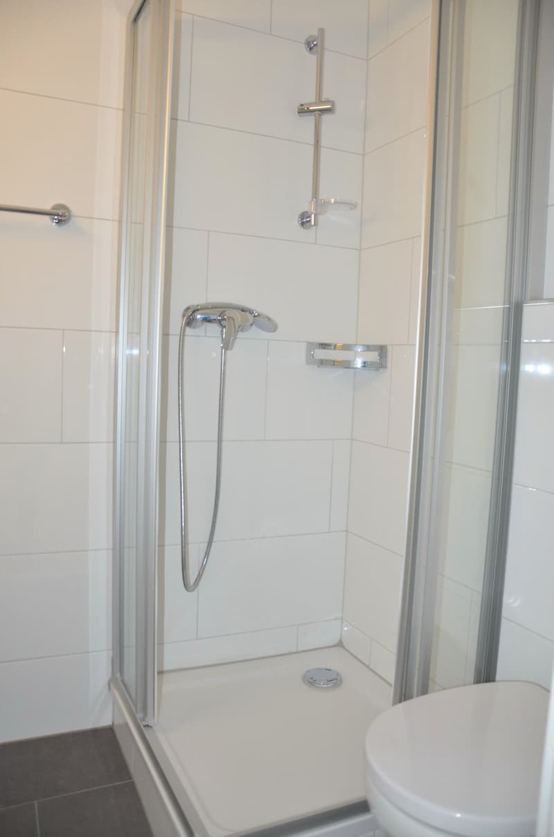 Dusche mit Duschkabine