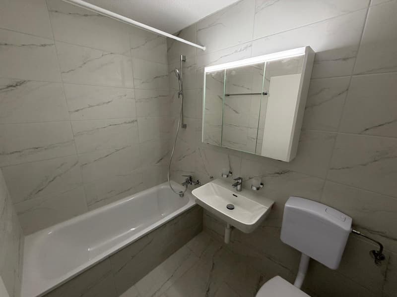 neuwertiges modernes Bad/WC