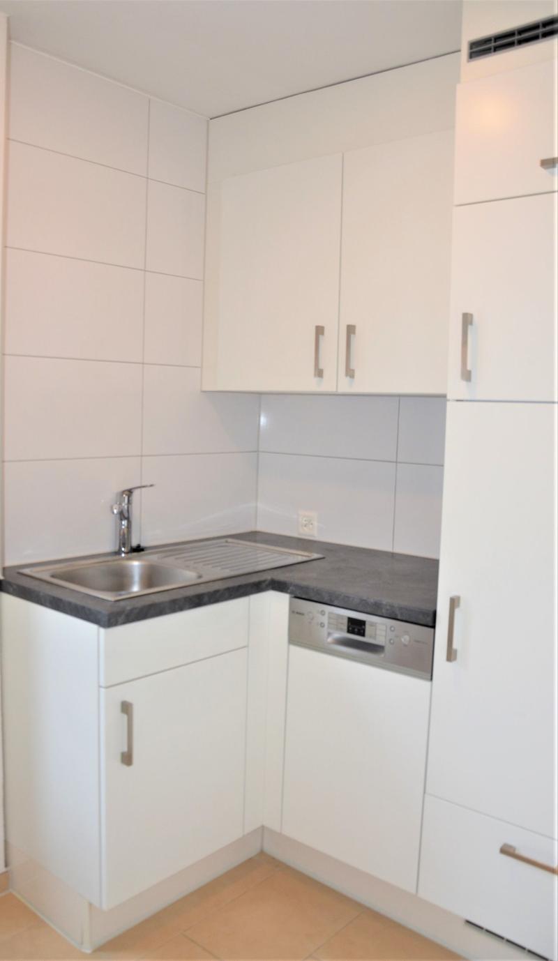 Küche mit Geschirrspüler