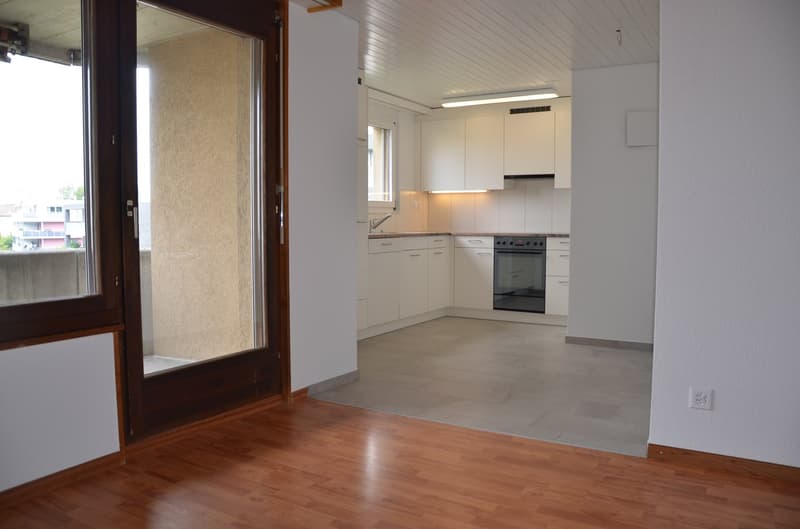 grosszügige 4.5-Zimmer-Wohnung an zentraler Lage mit sonnigem Balkon (4)