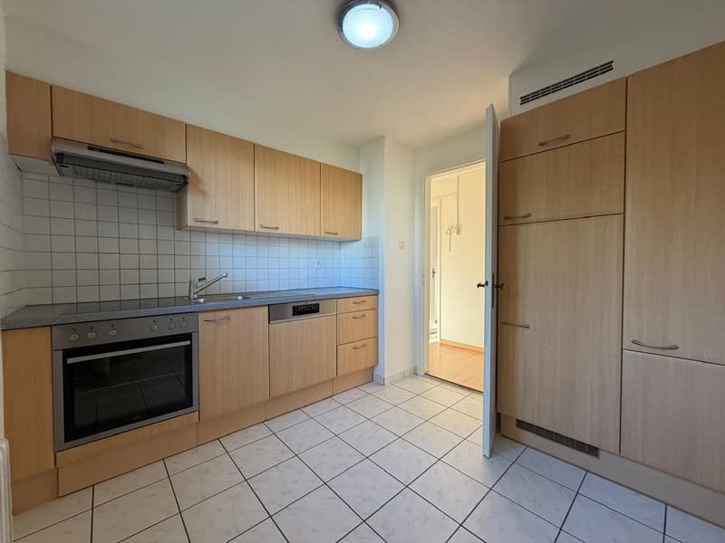 grosszügige 4-Zimmer-Wohnung mit sonnigem Balkon an ruhiger Lage (2)