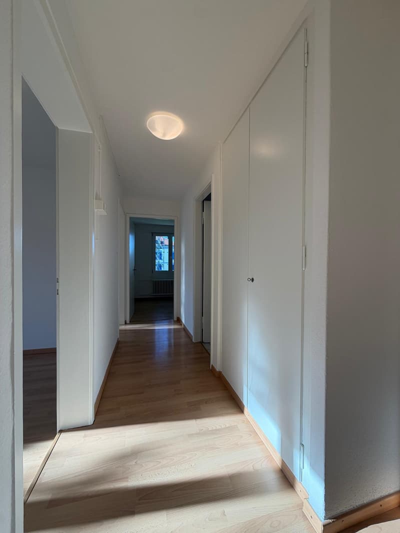grosszügige 4-Zimmer-Wohnung mit sonnigem Balkon an ruhiger Lage (7)