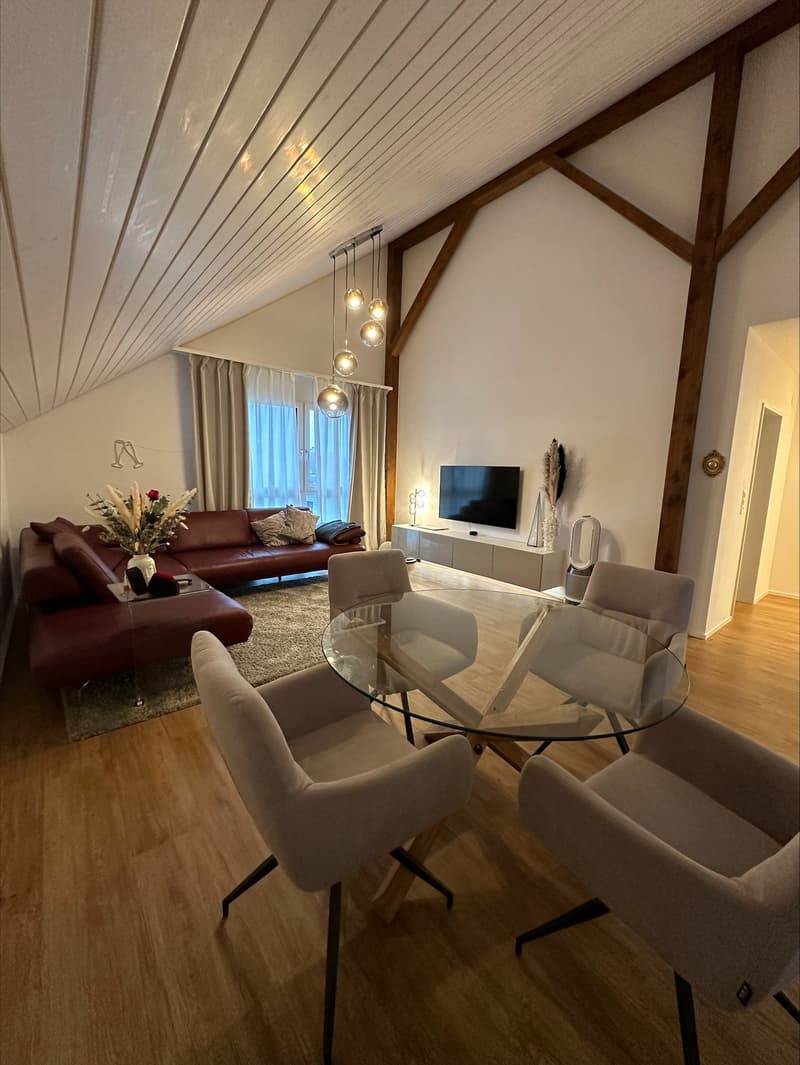 grosszügiges Wohn-/Esszimmer
