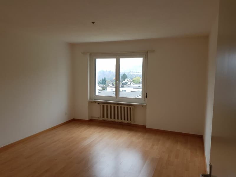 Familienwohnung nähe Schulhaus mit grossen Zimmer und Balkon (6)