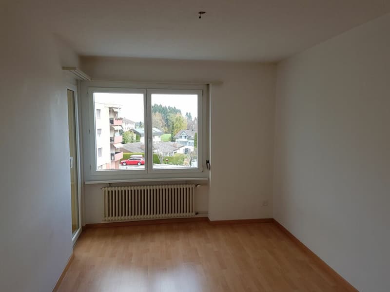 Familienwohnung nähe Schulhaus mit grossen Zimmer und Balkon (5)