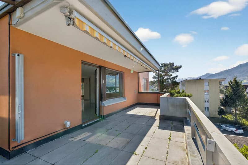 Great potential, bright rooms and two terraces (9)