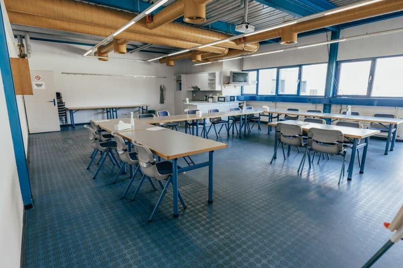 Zu vermieten: Flexible Gewerbefläche im 1. OG mit viel Tageslicht und Lift (1)