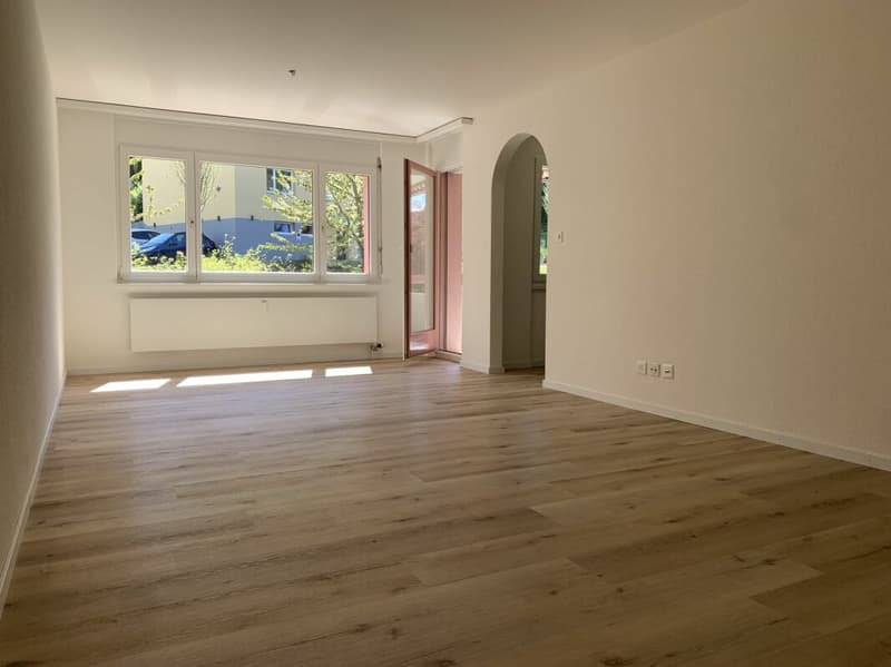 Grosszügige 2 1/2 Zimmer Wohnung an ruhiger und sonniger Lage (2)