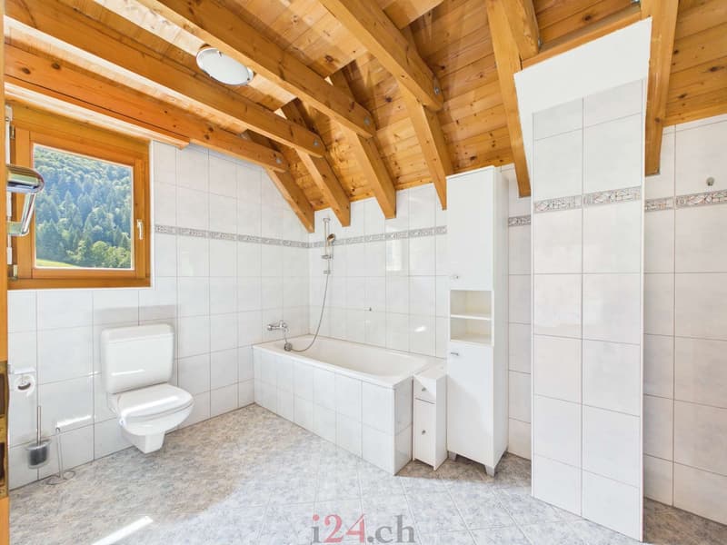 OG 2 Bad mit Badewanne