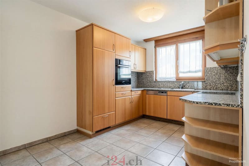 6.5 Zi.-Doppelhaushälfte mit Studio, Garten und Bergblick (5)