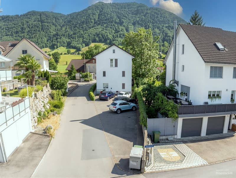 Mehrfamilienhaus mit drei Wohneinheiten im familienfreundlichen Quarti (3)