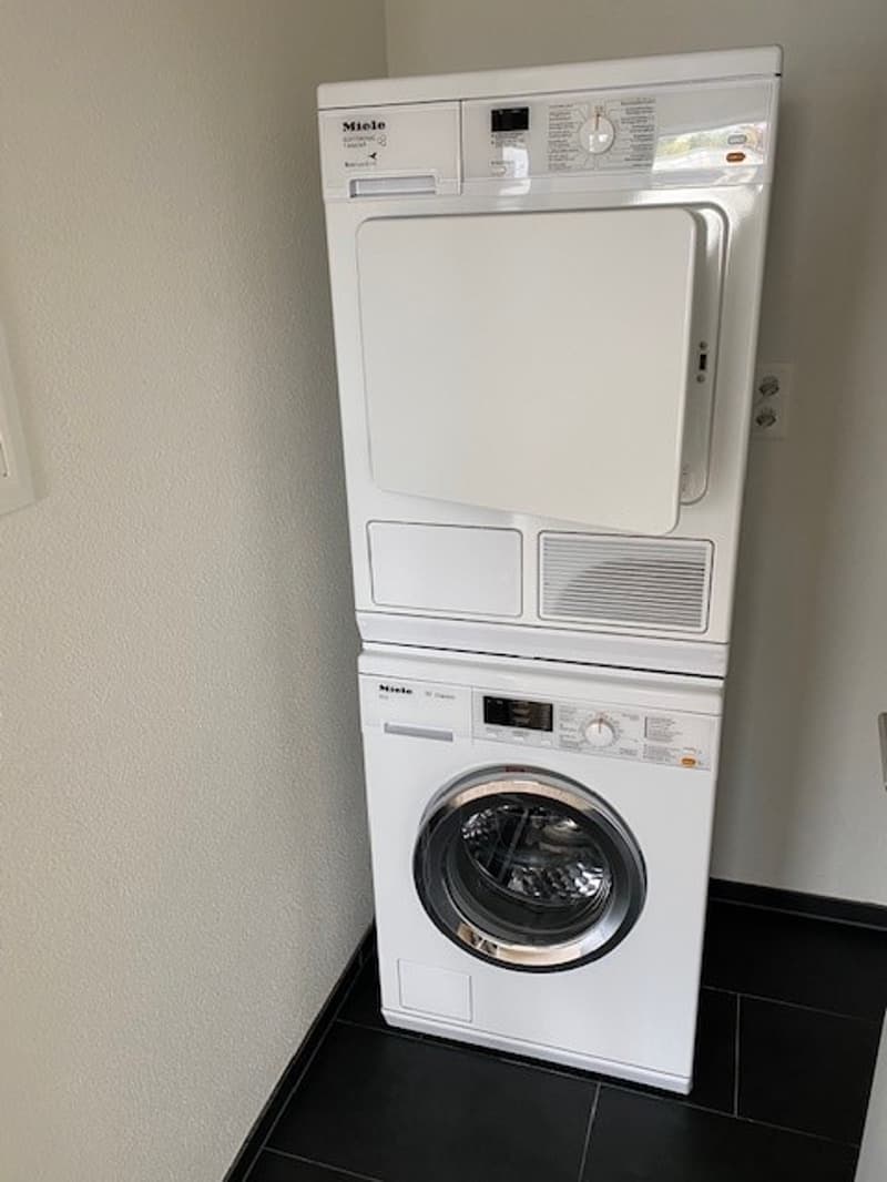 Moderne 3.5-Zimmer-Wohnung mit grosser Loggia an zentraler Lage in Affoltern am Albis (9)
