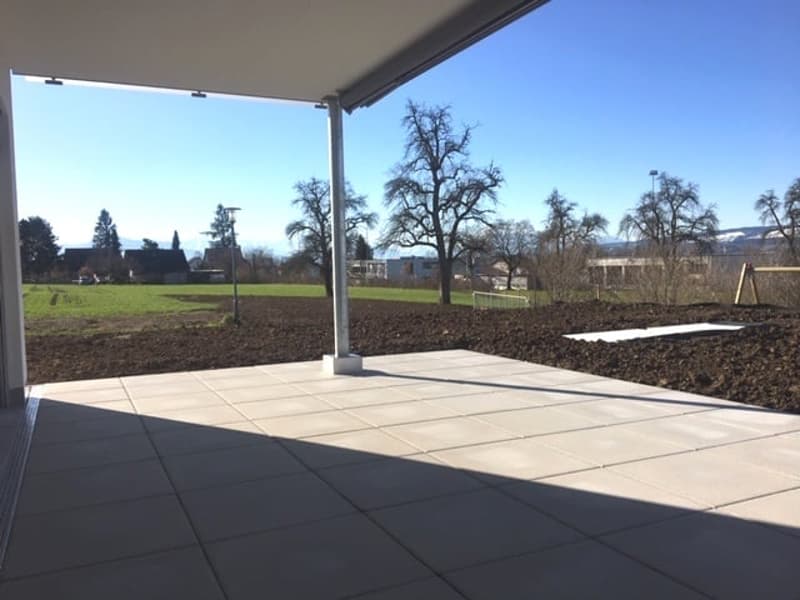 Helle und moderne 2.5-Zimmerwohnung mit Gartensitzplatz (3)