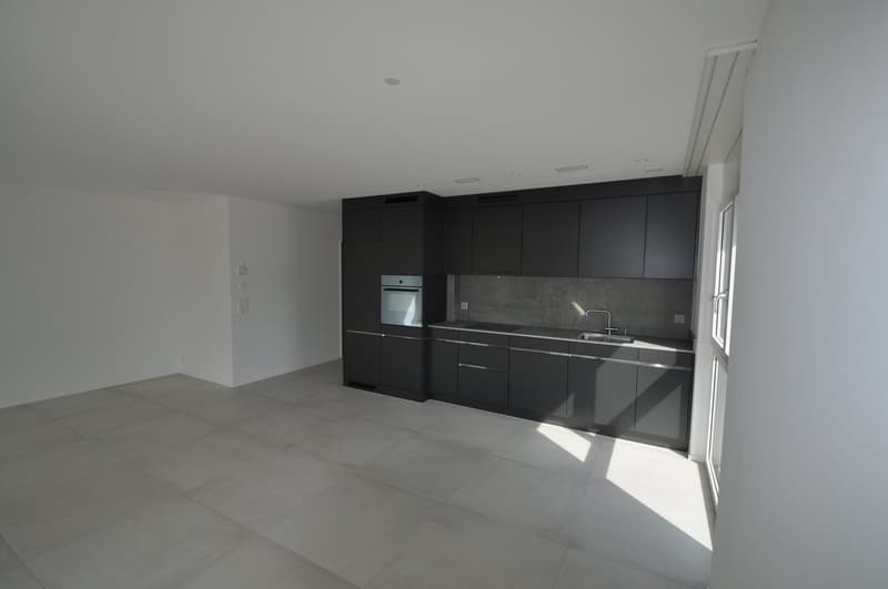 Helle und moderne 2.5-Zimmerwohnung mit Gartensitzplatz (6)