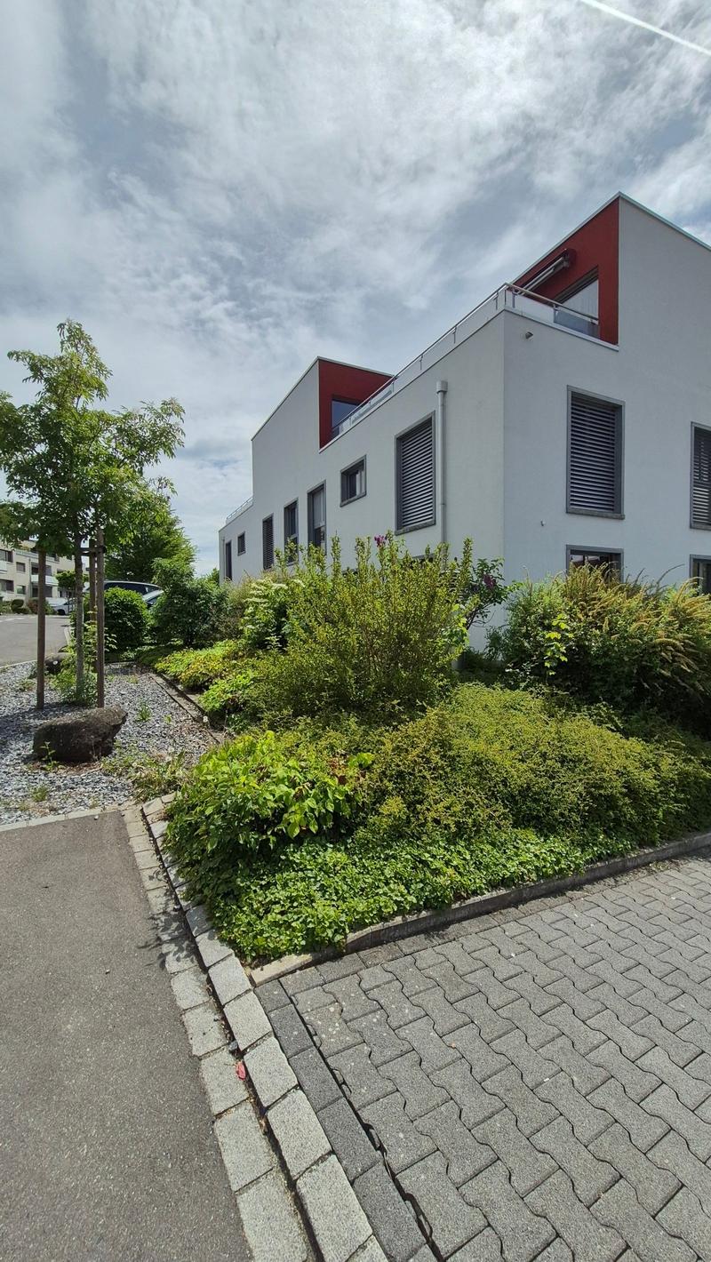 Appartement lumineux 4.5 pièces avec grand balcon à Ottenbach (1)