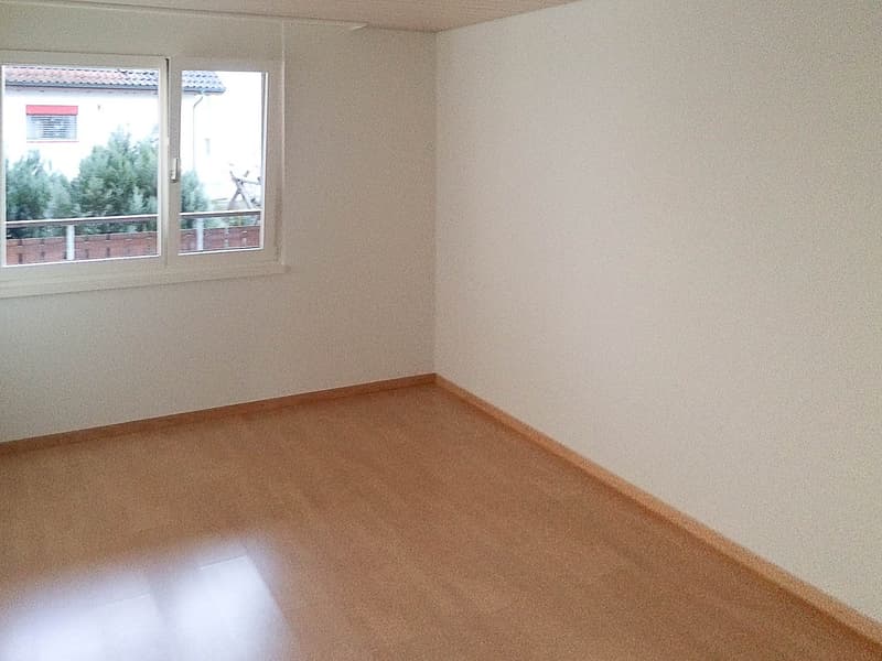 Attraktive 2.5-Zimmer-Wohnung an ruhiger und grüner Lage in Obfelden (4)