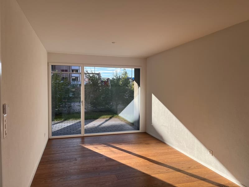 Moderne 2.5-Zimmer-Gartenwohnung mit grosszügigem Sitzplatz in Zwillikon (4)