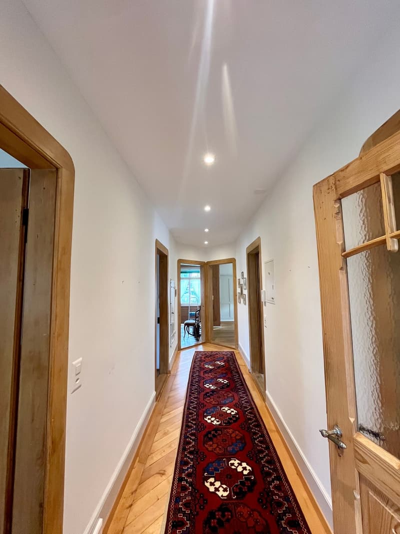 8.5-Zimmer-Maisonettewohnung mit Altbaucharme, grosser Terrasse und Garten in Hausen am Albis (13)