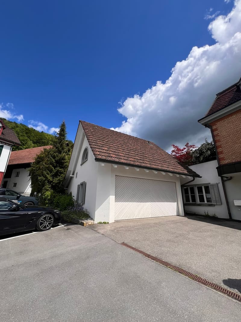 8.5-Zimmer-Maisonettewohnung mit Altbaucharme, grosser Terrasse und Garten in Hausen am Albis (20)