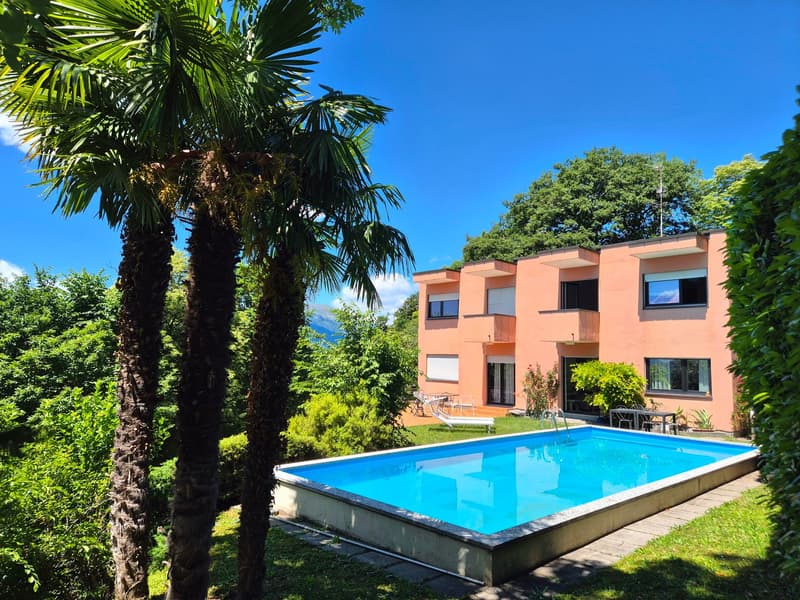 La Dolce Vita a Lugano: Elegante Residenza con Piscina a Cureggia (2)