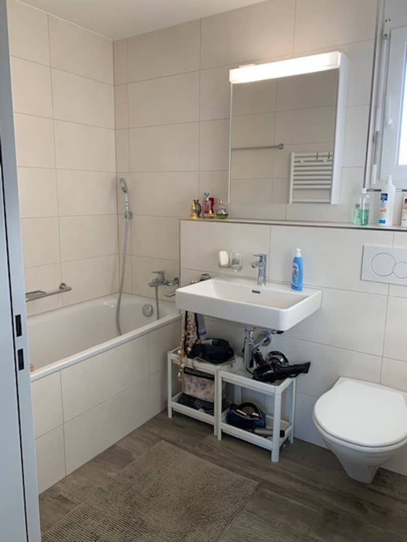 Nasszelle mit Badewanne