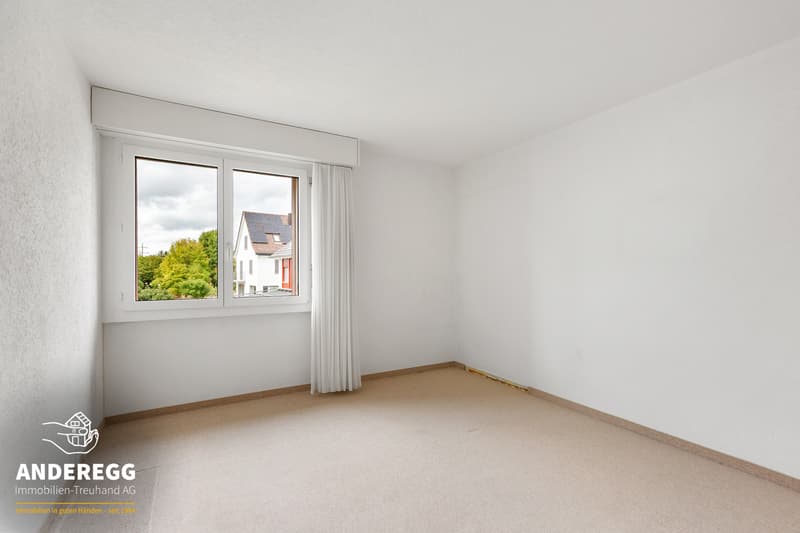 4.5-Zi.-Wohnung im OG mit vielseitigem Mehrzweckraum im DG und Garage (11)