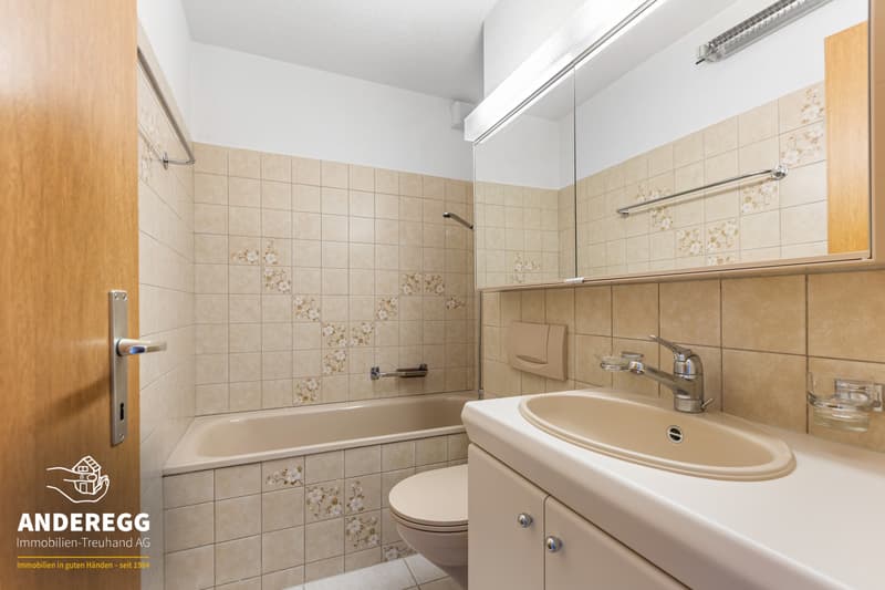 4.5-Zi.-Wohnung im OG mit vielseitigem Mehrzweckraum im DG und Garage (8)