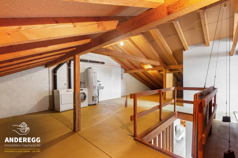 4.5-Zi.-Wohnung im OG mit vielseitigem Mehrzweckraum im DG und Garage (12)