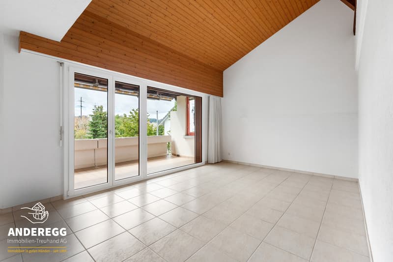 4.5-Zi.-Wohnung im OG mit vielseitigem Mehrzweckraum im DG und Garage (2)