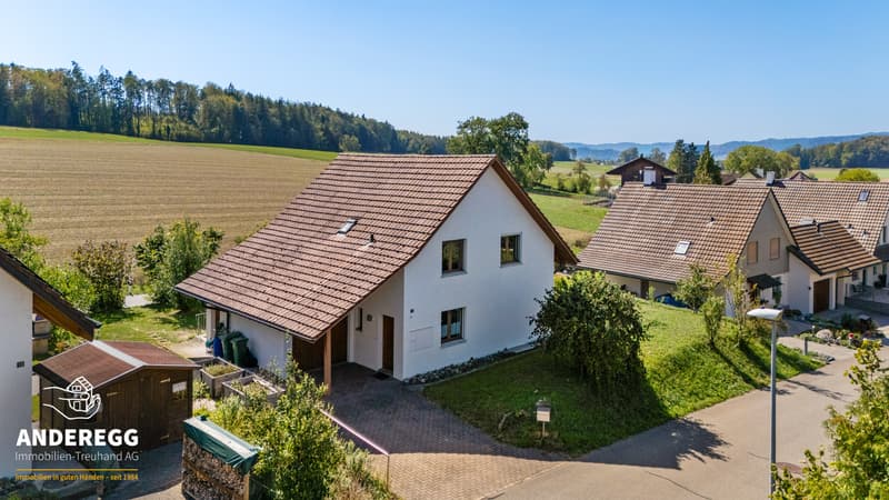 Freistehendes 5.5-Zi.-Einfamilienhaus auf 832 m2 Grundstück (2)