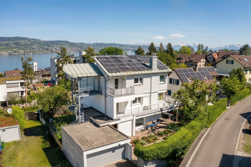 Spacious single-family house with lake view in the sought-after Bergli quarter (1)