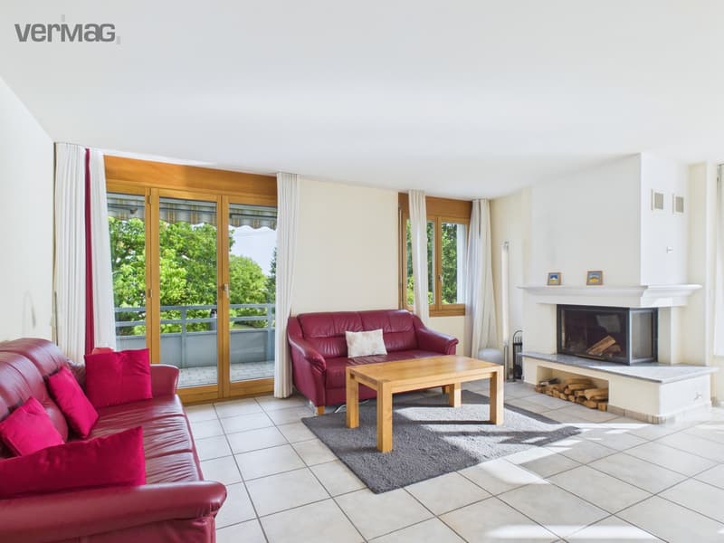 Wohnzimmer und Balkon