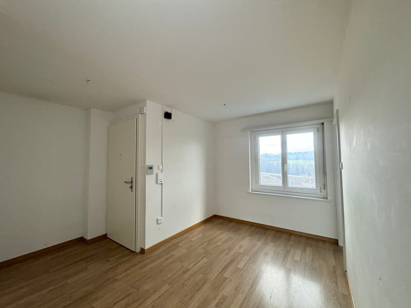 Ampio appartamento di 5.5 locali con balcone a St. Gallen (1)