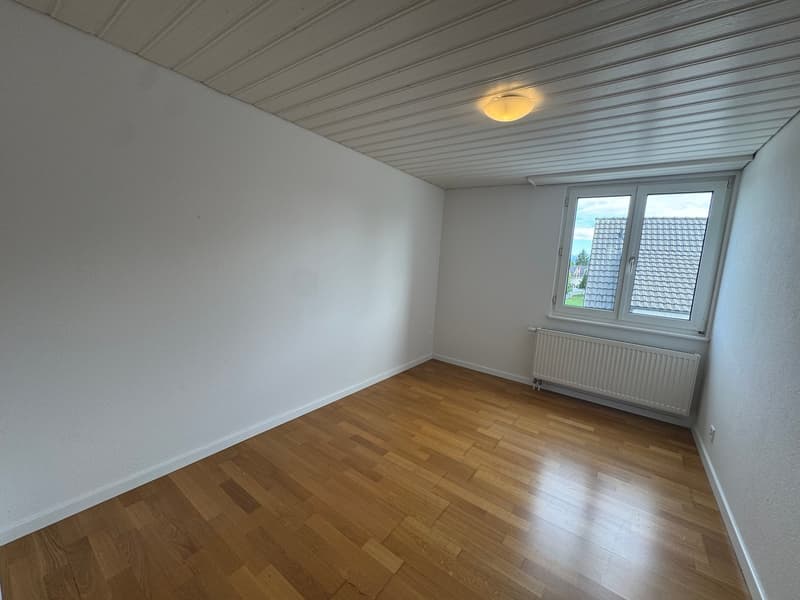 Charmante 4.5-Zimmer-Dachwohnung in Sommeri (8)