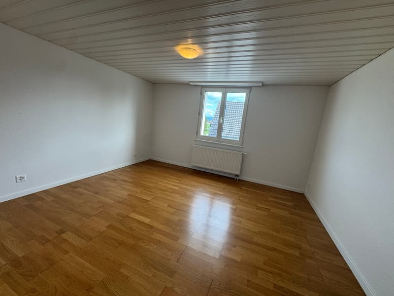 Charmante 4.5-Zimmer-Dachwohnung in Sommeri (7)
