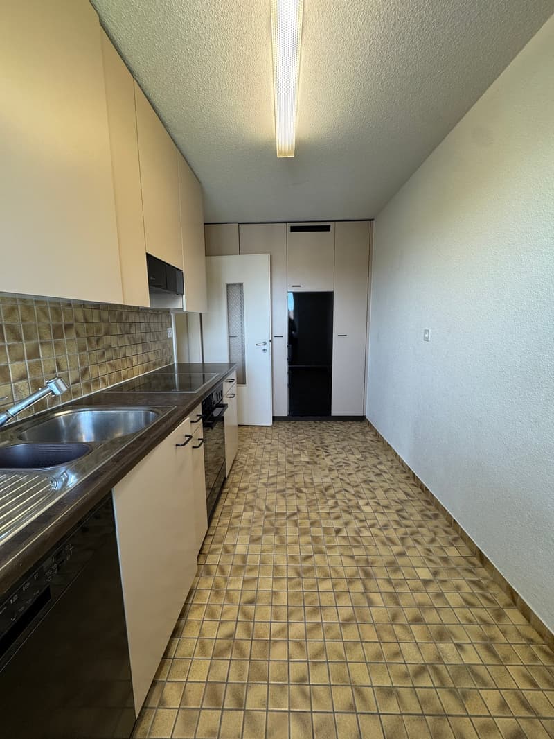4-Bedroom Apartment with Balcony in St. Gallen (6)