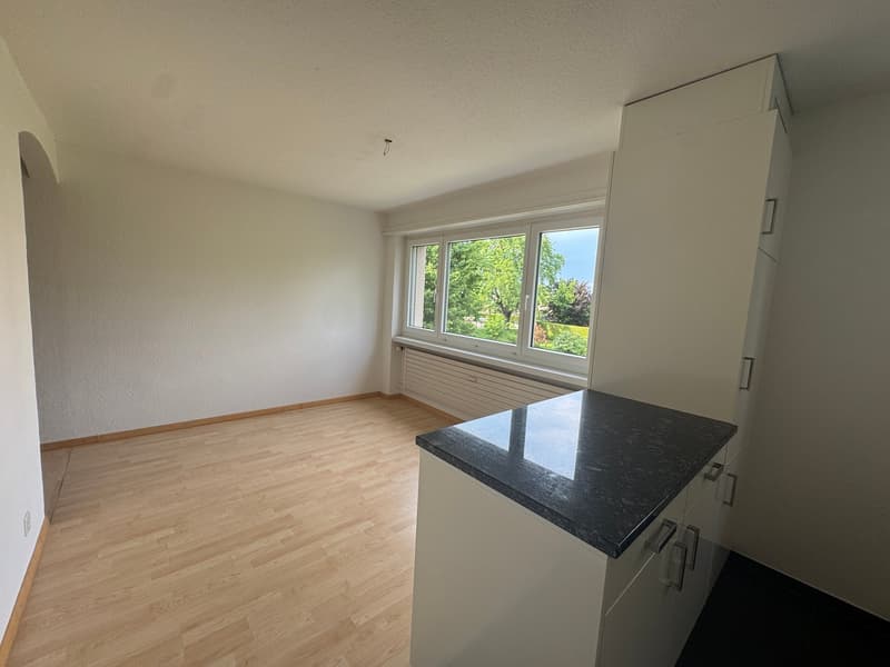 Cozy 2.5-room apartment with balcony in Wittenbach (3)